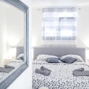 Modern Getaway For Two Apartman Rovinj